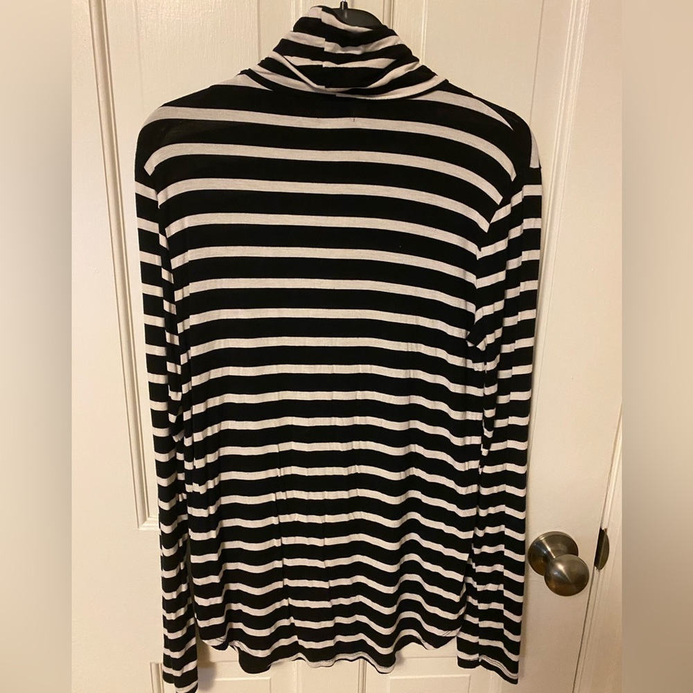 Old Navy turtleneck - Picture 4 of 4